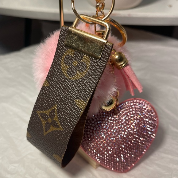 Upcycled Keychain Made from an authentic Louis Vuitton Handbag - Picture 5 of 7
